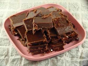 How to Make Smooth Chocolate Fudge: Betty Crocker's Old-Fashioned Recipe Old Fashion Fudge Recipes, Homemade Chocolate Candy, Christmas Fondant, Old Fashioned Fudge, Peanut Butter Fudge Recipe, Betty Crocker Recipes, Fudge Recipes Chocolate, Christmas Fudge, Fudge Recipes Easy