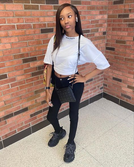 Track Runner Outfit, Balenciaga Track Runners Outfit, Balenciaga Outfits, Runner Outfit, Fye Outfits, African Braids Hairstyles Pictures, Runners Outfit, Track Runners, Hairstyles Pictures