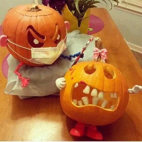 Dentistry themed pumpkin lol Dental Hygiene Humor, Dental World, Dental Jokes, Kedokteran Gigi, Dental Hygiene School, Pumpkin Decorating Contest, Dental Fun, Pumpkin Contest, Dental Life