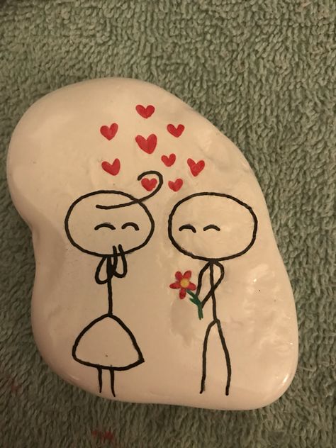 Valentines Rocks, Acrylic Drawing, Garden Rock Art, Diy Rock Art, Mandala Painted Rocks, Rainy Day Crafts, Stone Art Painting, Rock And Pebbles, Acrylic Paint Pens