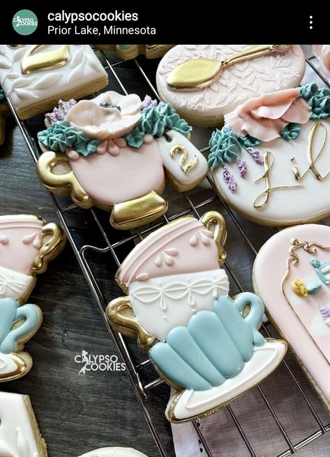 Cup Cookies Decorated, Teacup Cookies, Tea Party Cookies, Tea Cup Cookies, Cup Cookies, Cookie Decorations, Royal Iced Cookies, London Tea, Party Cookies