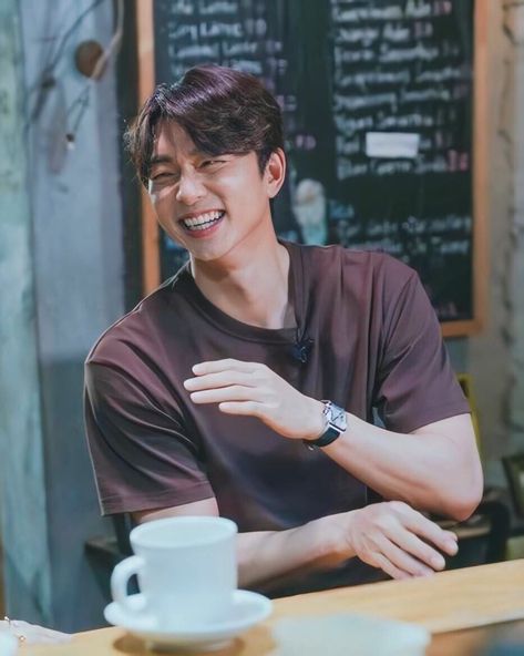 gong yoo pics on Twitter: "he has the brightest smile ㅠㅠ… " Gong Yoo Funny, Gong Yoo Coffee Prince, Gong Yoo Smile, Lee Hyun Woo, Coffee Prince, Lee Sung Kyung, Lee Hyun, Sung Kyung, Asian Love