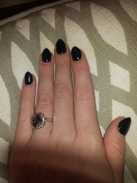 Black short stilletto/almond nails. Swarovski ring! Love my nails Nails Almond Shape Black, Short Pointed Nails, Nails Almond Short, Nails Almond Shape, Classy Almond Nails, Black Almond Nails, Black Eye Makeup, Acrylic Nail Shapes, Short Almond Nails