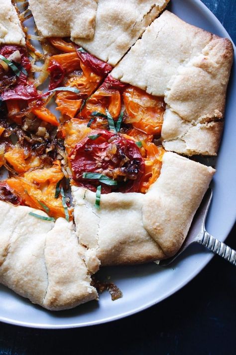 Tomato Galette, Store Bought Pie Crust, Simple Lunch, Tomato Pie, Summer Tomato, Heirloom Tomato, Heirloom Tomatoes, Tomato Recipes, Summer Treats