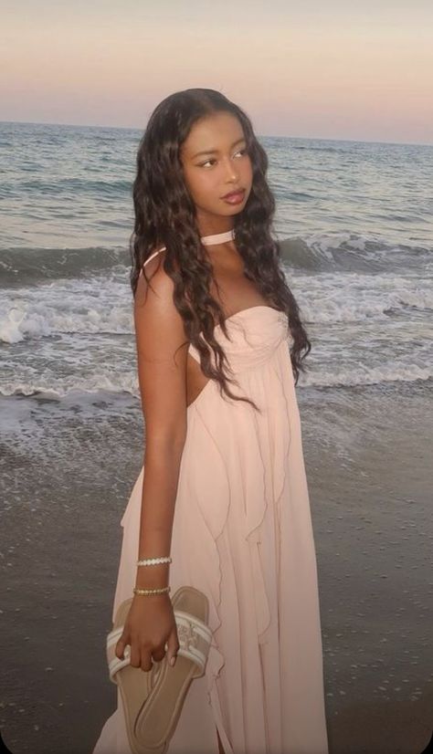 Ocean Graduation Pictures, Tropical Senior Pictures, Picture Ideas Black Women, Senior Pictures Black Women, Senior Picture Ideas Black Women, Senior Picture Ideas Black, Senior Picture Ideas Beach, Senior Photos Beach, Beach Senior Photos