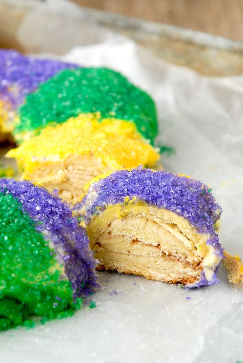 Gluten Free King Cake Recipe, Gluten Free King Cake, Mardi Gras Desserts, King Cake Bites, Kings Cake Cupcakes, King Cake Recipe Easy, New Orleans King Cake, King Cake Recipe, Mardi Gras King Cake