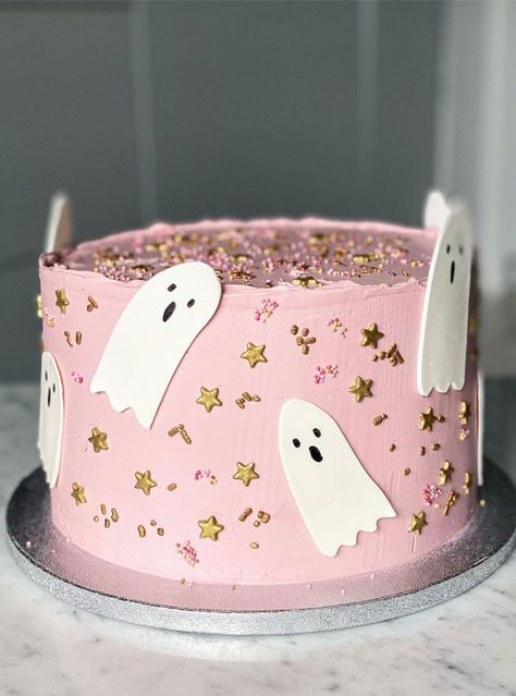 Birthday Cake Halloween, Halloween Cake Ideas, Cute Halloween Cakes, Spooky Movie Night, Halloween Birthday Cake, Cake Halloween, Halloween Birthday Cakes, Ghost Cake, Spooky Movies