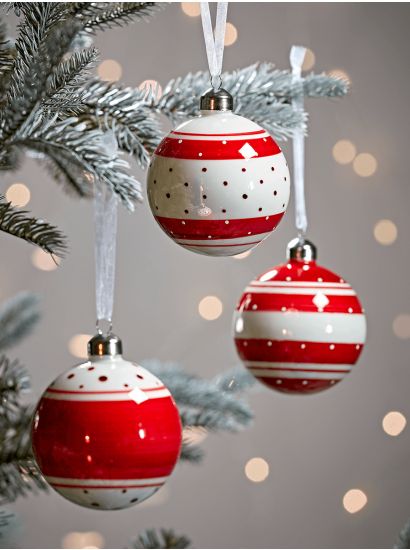 Christmas Tree Decorations, Traditional Gold & Silver Glass Baubles UK Hand Painted Bauble, Red Christmas Tree, Glass Bauble, Christmas Trends, Silver Christmas, Silver Glass, Traditional Christmas, 2020 Trends, Xmas Ornaments