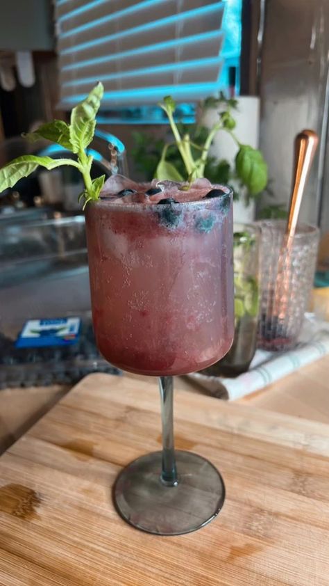 Basil Mocktail, Recovery Recipes, Blueberry Basil, Refreshing Mocktail, Lemon And Honey, Recovery Food, Health Dinner, Health Dinner Recipes, Basil Leaves