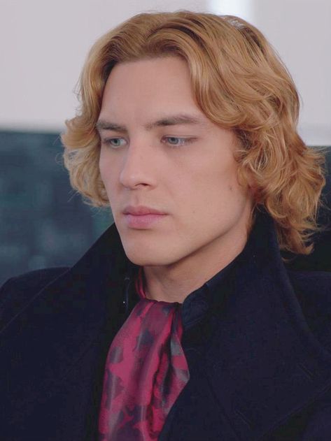 Creds to galesunshine on Tumblr Middle Sibling, Passed Out Drunk, Michael Langdon, Cody Fern, Captive Prince, Evan Peters, Horror Story, Historical Romance, Most Beautiful Man