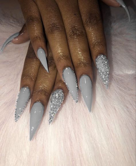 Grey Stiletto Nails, Grey Almond Nails, Winter Stiletto Nails, Grey Winter Nails, Finger Extensions, Stilleto Nails Designs, Glitter Stilettos, Pointy Nails, Stylish Nails Designs