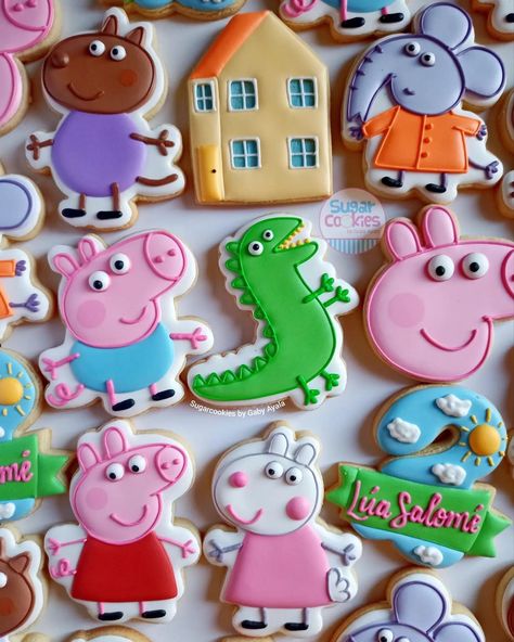 Peppa Pig Cookies, Peppa Pig Birthday Cookies, Peppa Pig Food Cartoon, Peppa Pig Inspired Food, Peppa Pig Macarons, Peppa Pig Royal Icing Cookies, Peppa Pig Decorations, Cartoon Cookie, Pig Cookies