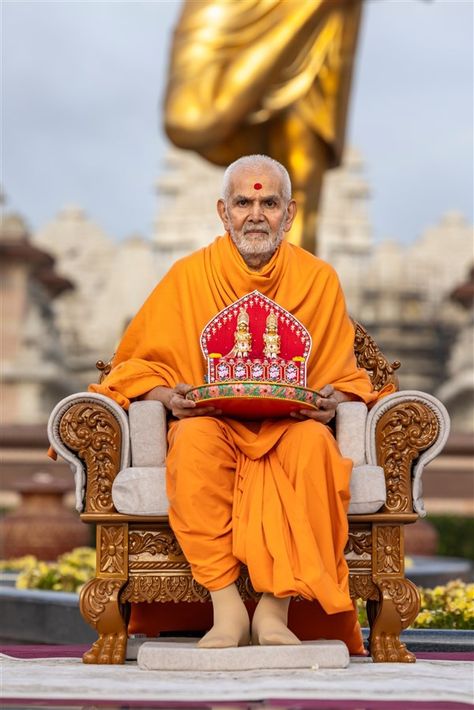 Mahant Swami Maharaj Wallpaper, Mahant Swami Maharaj, Hd Wallpapers 3d, Free Android Wallpaper, Baby Print Art, Ancient Indian Architecture, Mahant Swami, Folded Hands, Basic Mehndi Designs