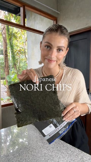 2,415 Likes, 64 Comments - Jenny | eatmoreplants (@eatmoreplants.no) on Instagram: "Crispy Japanese Nori Chips🔥I got crunchy nori chips served as a topping on a restaurant here in Bali. SO good, I had to recreate my own version. They turned out delicious with the mango salsa on top🤤 Ingredients oil for frying 4-6 nori sheets 1 cup (240 mL) water 3 tablespoons cornstarch 1 pinch of Salt Salsa: 1 mango 2 tomatoes 2 stalks spring onion Sriracha mayo Instructions: 1. Cut your nori seaweed int Nori Chips, Nori Sheets, Nori Seaweed, Rice Paper Rolls, Sriracha Mayo, Mango Salsa, Frying Oil, Rice Crispy, Spring Onion