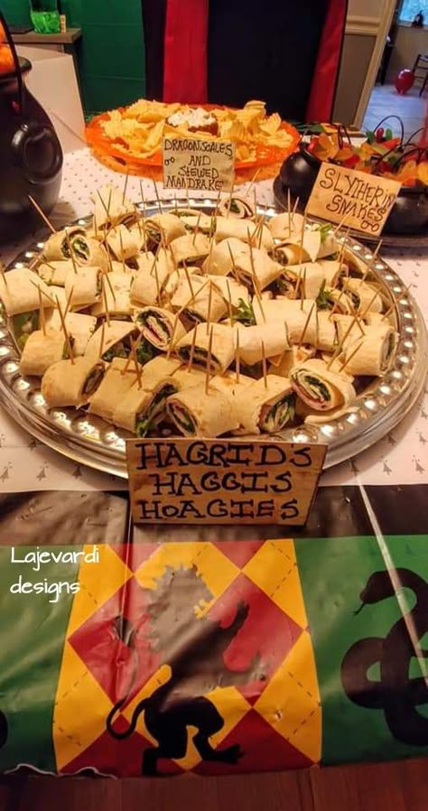 Harry Potter Birthday Party Foods, Harry Potter Themed Food Easy, Gryffindor Food Ideas, Hogwarts Food Ideas, Harry Potter Themed Birthday Party Food, Harry Potter Themed Appetizers, Harry Potter Appetizers Food Party Ideas, Harry Potter Theme Food Ideas, Harry Potter Food Party