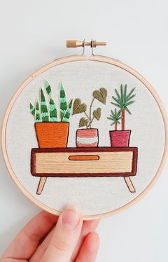 Macramé scene | Anchor Anchor Crafts, Anniversaire Diy, Embroidery Hoop Wall Art, Anchor Embroidery, Pot Plants, Diy Embroidery Patterns, Pola Sulam, Embroidery Patterns Free, Simple Cross Stitch