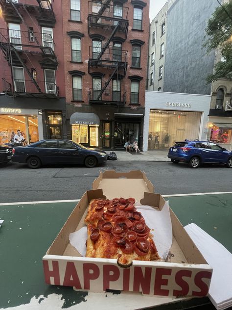 NYC Pizza Pizza New York Aesthetic, Nyc Pizza Aesthetic, Nyc Pizza, Diaries Aesthetic, Food Nyc, Basketball Diaries, New York Pizza, Nyc Fall, New York Food