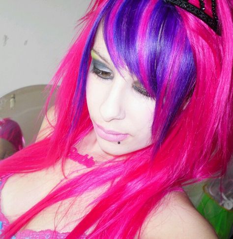 Purple Scene Hair, Scene Kid Hair, Colored Bangs, Kids Hair Color, Emo Scene Girls, Pink Purple Hair, Emo Scene Hair, Red Hair Inspo, Hair Color Purple