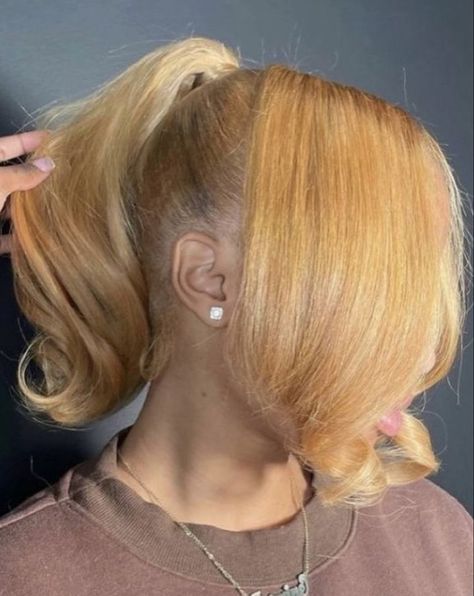 Blonde Natural Hair, Girl Hair Colors, Brown Hair Dye, Dyed Hair Inspiration, Dyed Natural Hair, Honey Blonde Hair, Hairdos For Curly Hair, Pretty Hair Color, Natural Hair Styles Easy