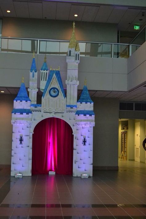 Cardboard Cinderella Castle, Diy Cinderella Castle, Cinderella Stage Design, Homecoming Hallways, Castle Birthday Party, Knight Birthday Party, Cardboard Castle, Prince Theme, Magic Theme