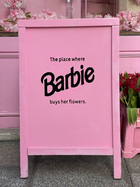 #paris #pinterestinspired #parisienne #parisianlifestyle #travel #travelgram #barbie #pink #quotes #aesthetic Pink Store Aesthetic, Enha Selca, Pink Business Aesthetic, Pink Shopping Aesthetic, Travel Barbie, Cafe Board, Shop In Paris, Shop Aesthetic, Paris Shopping