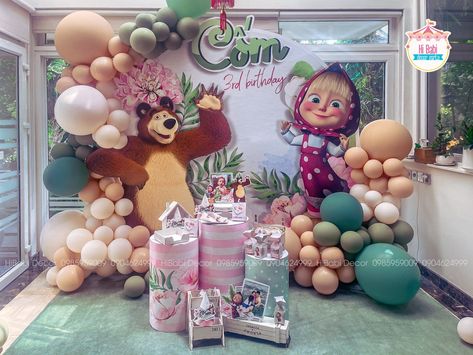 Masha And Bear Table Decor, Masha And The Bear Birthday Decoration, Masha And The Bear Party Ideas, Masha Bear, Marsha And The Bear, Baby Birthday Decorations, Birthday Balloon Decorations, Masha And The Bear, Bear Party