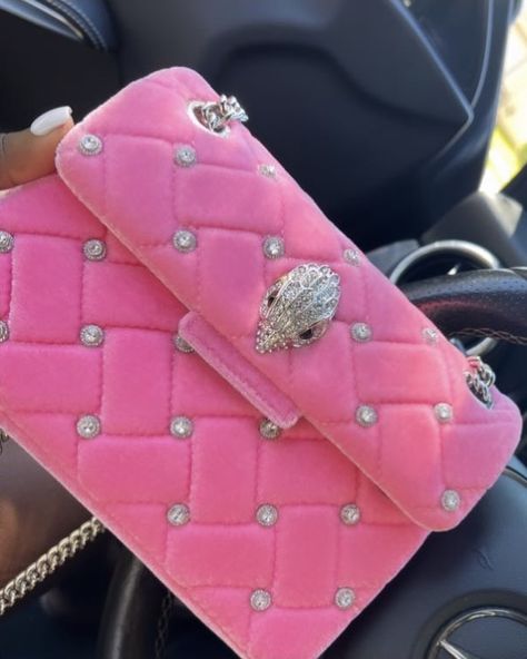 Bolsas Kurt Geiger, Kurt Geiger Bag, Cute Online Clothing Stores, My Style Bags, Pink Lifestyle, Luxury Bags Collection, Handbag Essentials, Girly Bags, Colorful Bags