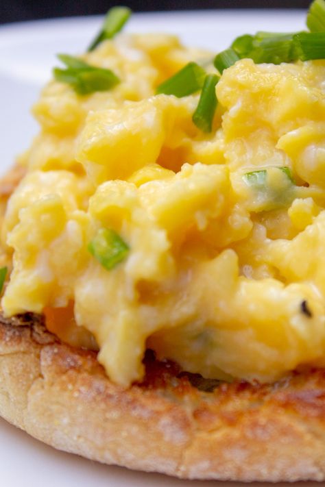 I am totally hooked on Gordon Ramsay scrambled eggs. Creamy, silky, custardy, perfectly cooked every time in just 3 minutes. He absolutely nailed the technique. It's easy. Gordon Ramsay Eggs, Gordon Ramsay Scrambled Eggs, Lime Chicken Recipes, Honey Lime Chicken, Diary Free, Scrambled Egg, Spicy Honey, Mango Salad, Honey Lime