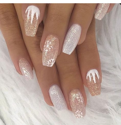 White Press On Nails, Christmas Press On Nails, Short Fake Nails, Short Coffin, Snowflake Nails, Christmas Nails Acrylic, Winter Nail Art, Xmas Nails, Stick On Nails