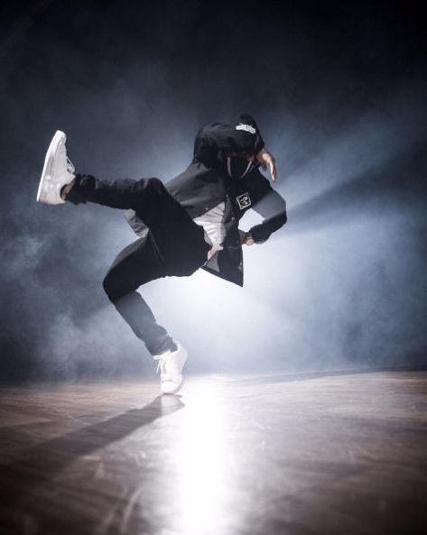 Male Hip Hop Dancer, Street Dance Aesthetic, Dancer Aesthetic Hip Hop, Hip Hop Dance Photography, Dancer Wallpaper, Dance Aesthetic Hip Hop, Hiphop Dancer, Street Dancing, Hip Hop Aesthetic