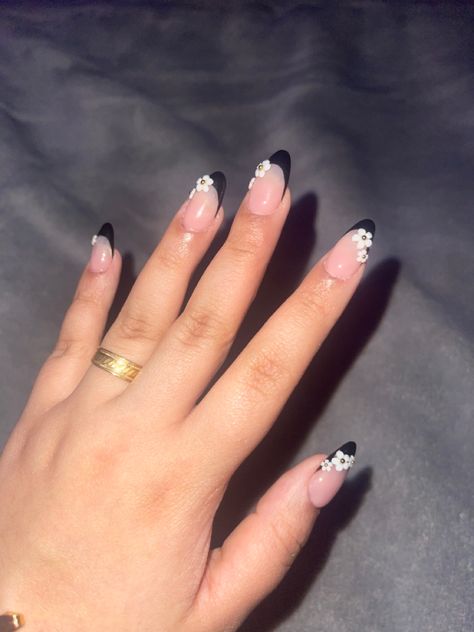 Black french tip, french tip, almond nails, short nails, flowers, flower nails, black flower nails, nail inspo, aesthetic nails, black, frenchie, inspiration Black French Tip Nails With Pink Flowers, Black French Tip With Pink Flowers, Black French Tip Flower Nails, Black French Tip Nails With Flower, Black Nail Designs With Flowers, Short Almond Nails Flowers, Black French Tip With Flowers, Flower Nails Black, Short Nails Flowers