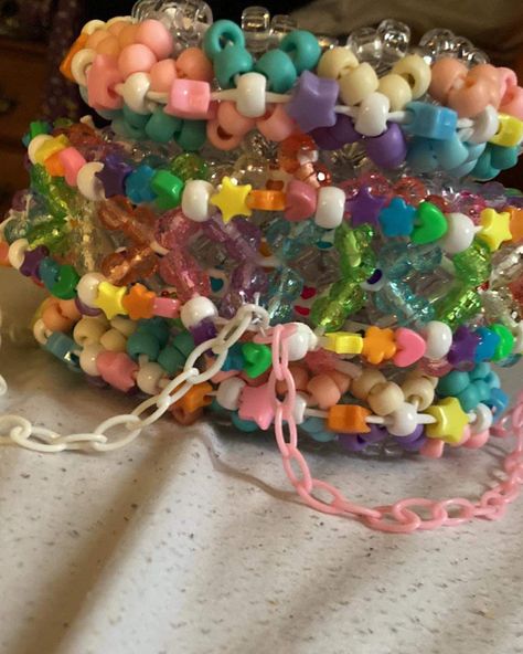 Kandi Cuff Ideas Tutorial, Kandi Rotating Cuff Tutorial, Kandi Rotating Cuff Ideas, Kandi Rotating Cuff, Kandi Cuff Ideas, Scene Kandi, Cuff Tutorial, Pony Bead Animals, Cuffs Diy