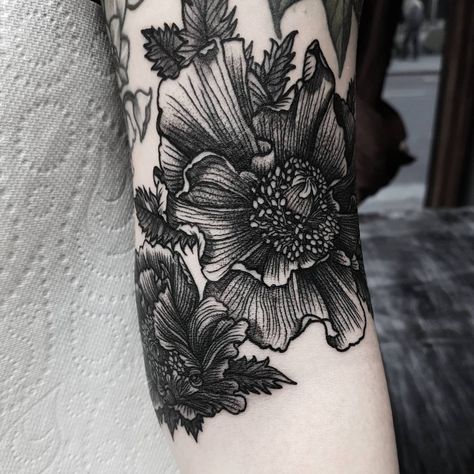 Poppy Tattoo Cover Up, Dark Poppy Tattoo, Blackwork Flower Tattoo, Poppy Tattoo Design, Blackwork Floral Tattoo, Black Poppy Tattoo, Dark Floral Tattoo, Moms Tattoo, Nature Sleeve