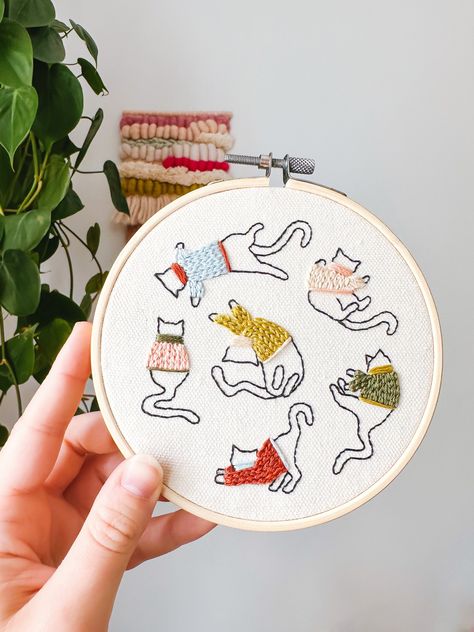 Free Hand Embroidery Patterns, Free Hand Embroidery, Floral Hand Embroidery, Cat Embroidery Design, Free Embroidery Patterns, Simple Hand Embroidery Patterns, Diy Embroidery Designs, Diy Embroidery Patterns, Basic Embroidery Stitches