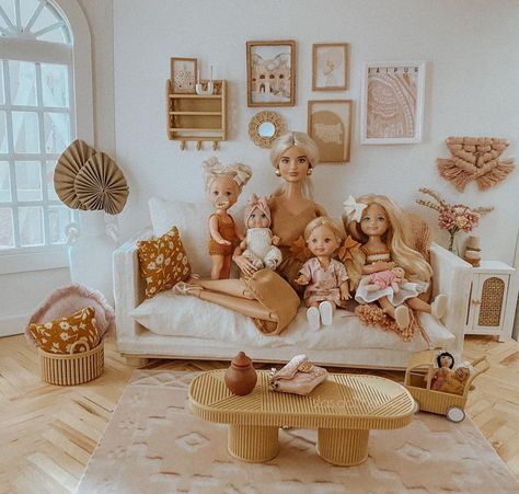 Barbie Doll Family Photos, Barbie Family Photos, Barbie Grew, Barbie Poses, Sims People, Barbie Lifestyle, Barbie Photoshoot, Realistic Barbie, Barbie Happy Family