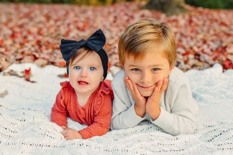 Brother And Sister Fall Photoshoot, Small Siblings Photoshoot, Sibling Pumpkin Pictures, Siblings Halloween Photoshoot, Sibling Fall Photoshoot Outfits, Simple Sibling Photoshoot, Brother And Sister Fall Pictures, Sibling Fall Photoshoot Ideas, Fall Kid Picture Ideas