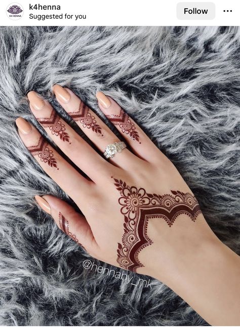 Minimalist Mehndi Designs, Minimalist Mehndi, Backhand Mehndi Designs, Trend Videos, Henna Styles, Henna Designs Front Hand, Eid Mehndi, Henna Designs Wrist, Finger Henna Designs