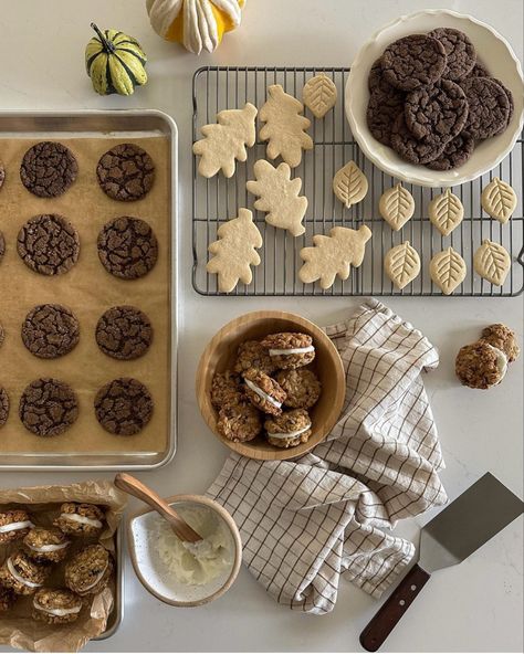 Spiced Sugar Cookies, Christmas Cookie Boxes, Rustic Food Photography, Baking Aesthetic, Happy First Day Of Fall, Cookie Pictures, Ginger Molasses, Cookie Sandwiches, Cookie Boxes