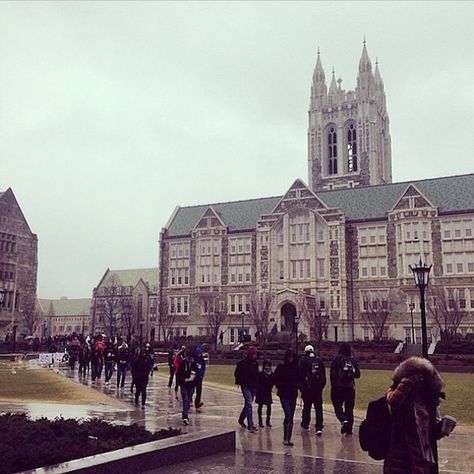 Boston College Dorm, Boston College Aesthetic, College Packing Lists, College Vision Board, College Packing, College Quotes, Boston Mass, College Aesthetic, Boston College