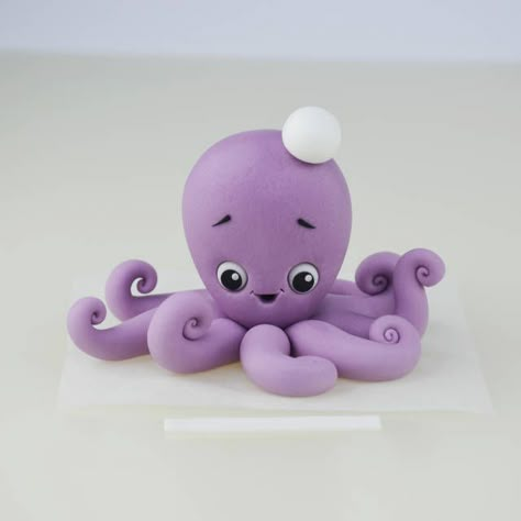 http://cakesdecor.com/entries/3405-simple-cute-octopus-topper Octopus Cake, Cake Topper Tutorial, Fondant Animals, Cute Octopus, Fondant Cake Toppers, Fondant Tutorial, Fondant Decorations, Tanah Liat, Mermaid Cakes