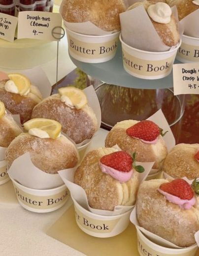 Lemon Cream Puffs, Bake Sale Packaging, Donut Flavors, Sweet Cafe, Kawaii Cooking, Strawberry Lemon, Lemon Cream, Food Recepie, Bakery Cafe