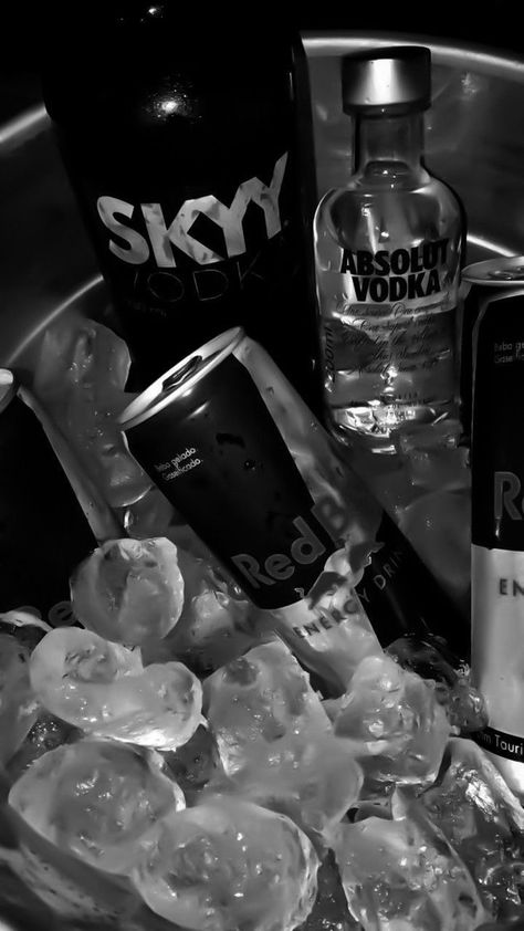 Alcohol Pictures, Japanese Wallpaper Iphone, Alex Pics, Black And White Picture Wall, Alcohol Aesthetic, Absolut Vodka, Iphone Wallpaper App, Black And White Aesthetic, Black And White Pictures