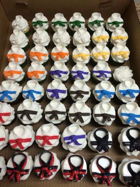 Karate Theme Cake Pops, Karate Cupcakes, Taekwondo Cake, Taekwondo Techniques, Karate Cake, Karate Birthday, Birthday Cake Gift, Planet Cake, Tae Kwon Do