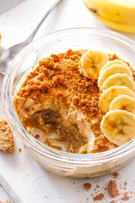 Overnight Weetabix (7 Ways!) | The Picky Eater Weetbix Overnight Oats, High Protein Weetabix Breakfast, Wheatabix Breakfast, Weetabix Breakfast Ideas, Overnight Weetabix Biscoff, Healthy Overnight Weetabix Recipes, Overnight Protein Weetabix Recipes, Weetabix Recipes Healthy, Low Calorie Overnight Weetabix Recipes