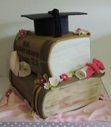 Beautiful Graduation Book Cake Graduation Books, Graduation Cake Ideas, Graduation Inspiration, Unique Cakes Designs, Graduation Book, Nerdy Wedding, How To Stack Cakes, Book Cakes, Stacked Books