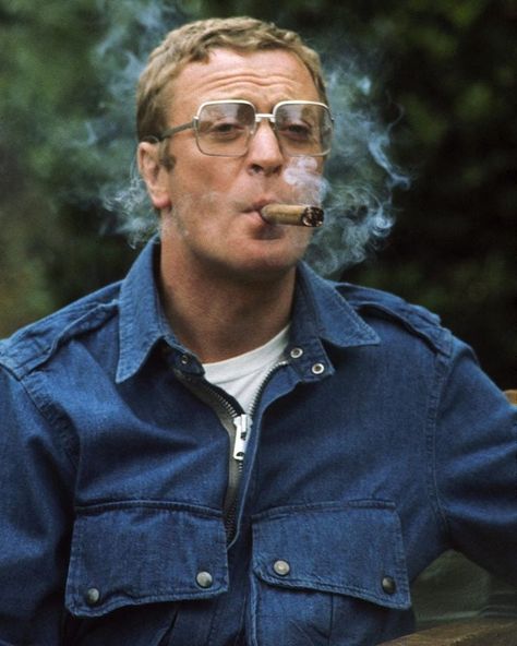 Michael Caine smoking a Cuban cigar wearing a badass denim jacket. Michael Caine, Comme Des Garcons, Cigars, Cool Kids, Actors & Actresses, Gentleman, A Man, Classic Style, Personal Style