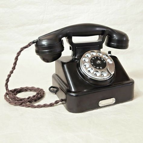 Telephone Reference, Telephone Aesthetic, Old Telephones, Black Objects, Old School Phone, Japanese Desk, Old Telephone, Telephone Vintage, Life Drawing Reference