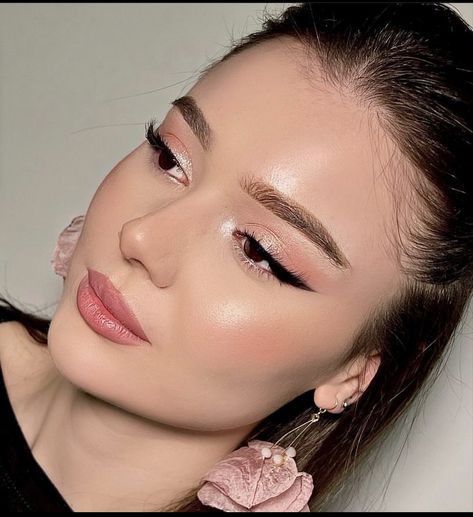 Coral Makeup, Makeup Life Hacks, Natural Prom Makeup, Shimmer Eye Makeup, Light Makeup Looks, Classy Makeup, Makeup Video, Makeup Artist Tips, Ethereal Makeup