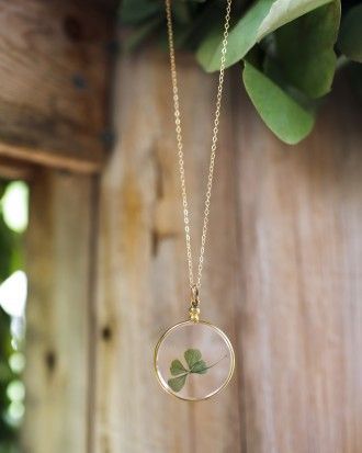 Lakeside Wedding, Glass Locket, Martha Stewart Weddings, Four Leaf, Bijoux Diy, Leaf Clover, Antique Glass, Four Leaf Clover, Pretty Jewellery