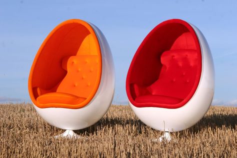 You Need To See What The Egg Chair Looked Like 60 Years Ago Egg Shaped Chair, Pink Desk Chair, Egg Chairs, Ball Chair, Ikea Chair, Old Chairs, White Chair, Adirondack Chairs, Vintage Chairs